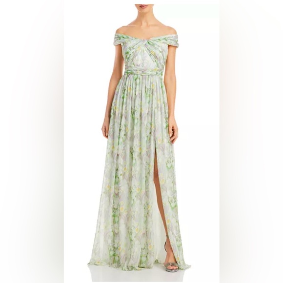 Adrianna Papell Dresses & Skirts - Adrianna Papell
Off-the-Shoulder Chiffon Gown Size: USA 14 Color: multicolor